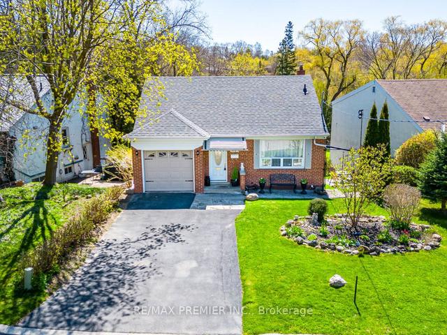 93 Black Creek Blvd, House detached with 4 bedrooms, 2 bathrooms and 4 parking in Toronto ON | Image 22