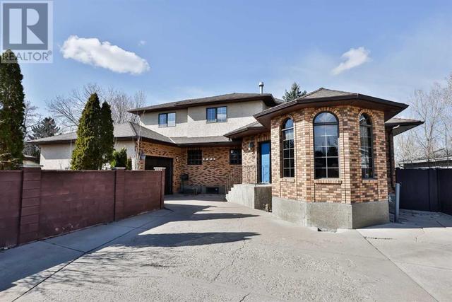 2857 6 Avenue S, House detached with 6 bedrooms, 4 bathrooms and 6 parking in Lethbridge AB | Image 2