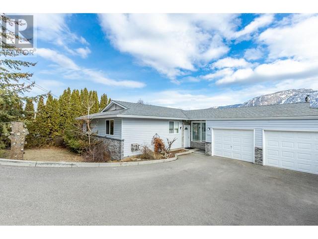 2215 Verde Vista Road, House detached with 4 bedrooms, 2 bathrooms and 7 parking in Kelowna BC | Image 1