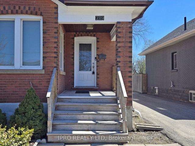 219 Queen St W, House detached with 2 bedrooms, 2 bathrooms and 6 parking in Brampton ON | Image 33