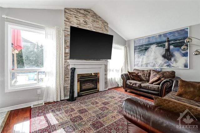 1018 Sheenboro Crescent, House detached with 4 bedrooms, 3 bathrooms and 4 parking in Ottawa ON | Image 14