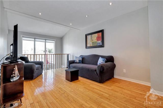 2049 Sunland Drive, Townhouse with 3 bedrooms, 3 bathrooms and 3 parking in Ottawa ON | Image 5