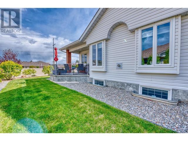 102 - 1885 Parkview Crescent, House attached with 4 bedrooms, 3 bathrooms and 4 parking in Kelowna BC | Image 56