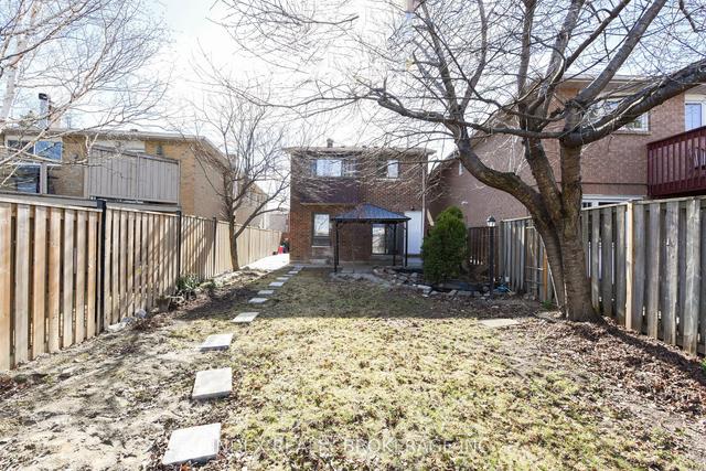 32 Panda Lane, House detached with 3 bedrooms, 3 bathrooms and 4 parking in Brampton ON | Image 33