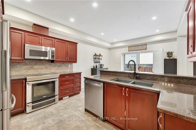 34 - 441 Stonehenge Dr, Townhouse with 3 bedrooms, 3 bathrooms and 4 parking in Hamilton ON | Image 4