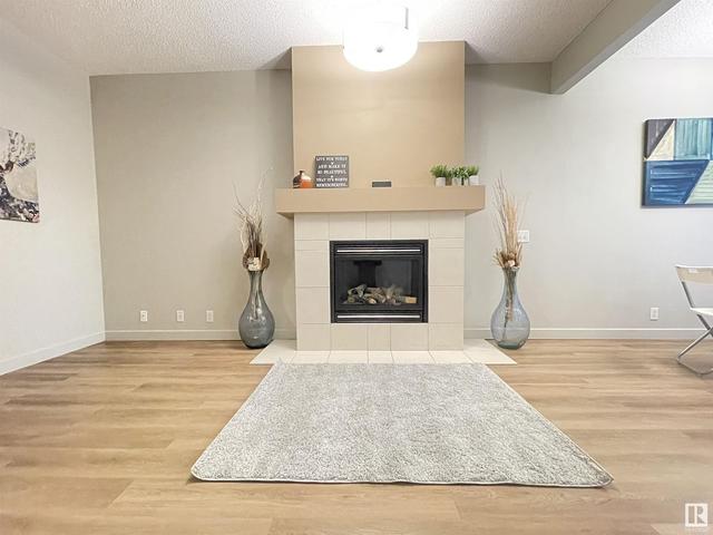 31 - 6410 134 Av Nw, House semidetached with 3 bedrooms, 2 bathrooms and 2 parking in Edmonton AB | Image 2