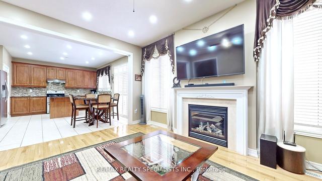 53 Heatherglen Dr, House detached with 5 bedrooms, 5 bathrooms and 6 parking in Brampton ON | Image 4