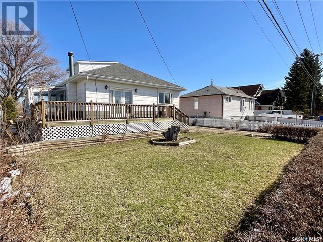 6304 8th Avenue, House detached with 4 bedrooms, 3 bathrooms and null parking in Regina SK | Image 3