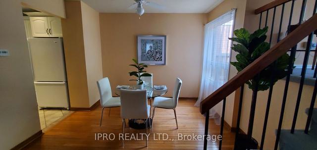 12 Simmons Blvd, House detached with 3 bedrooms, 3 bathrooms and 3 parking in Brampton ON | Image 3