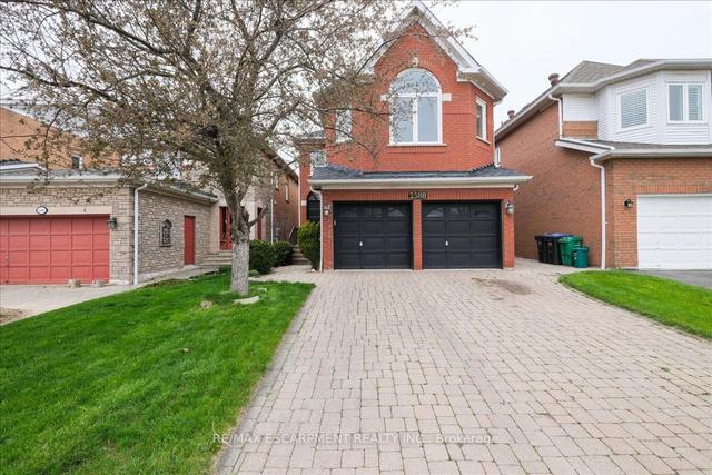 2580 Strathmore Cres, House detached with 3 bedrooms, 4 bathrooms and 4 parking in Mississauga ON | Image 1