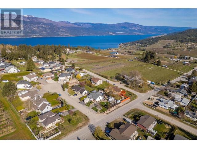 2186 Finlay Court, House detached with 5 bedrooms, 3 bathrooms and 8 parking in Lake Country BC | Image 6