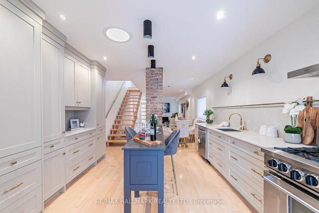 397 Crawford St, House semidetached with 3 bedrooms, 3 bathrooms and 1 parking in Toronto ON | Image 3