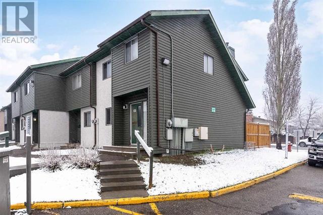 60, - 2511 38 Street Ne, House attached with 3 bedrooms, 1 bathrooms and 1 parking in Calgary AB | Image 2