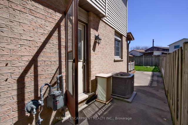 22 Drakes Dr, House detached with 3 bedrooms, 3 bathrooms and 3 parking in Hamilton ON | Image 27