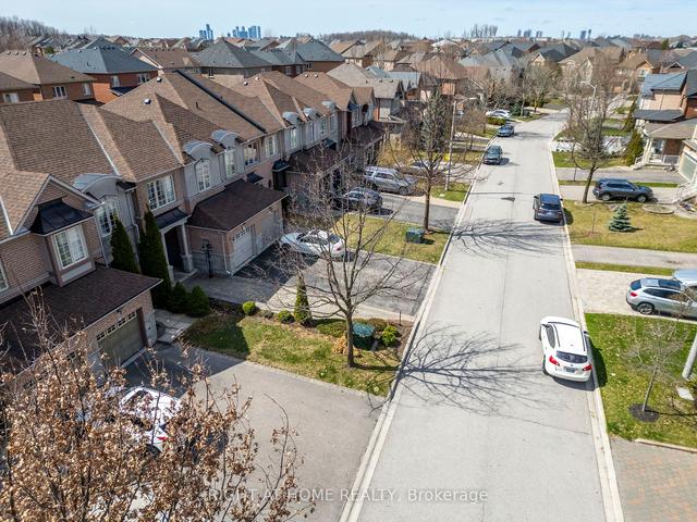 19 Matisse Tr, House attached with 3 bedrooms, 3 bathrooms and 3 parking in Vaughan ON | Image 17