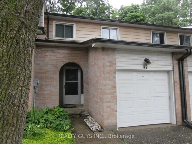 47 - 2 Bernick Dr, Townhouse with 4 bedrooms, 2 bathrooms and 2 parking in Barrie ON | Image 1
