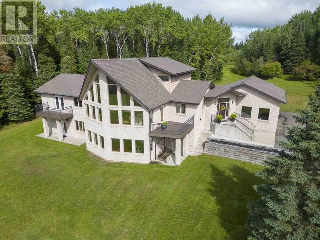 220 Belview Rd, House detached with 6 bedrooms, 3 bathrooms and null parking in Thunder Bay ON | Image 3