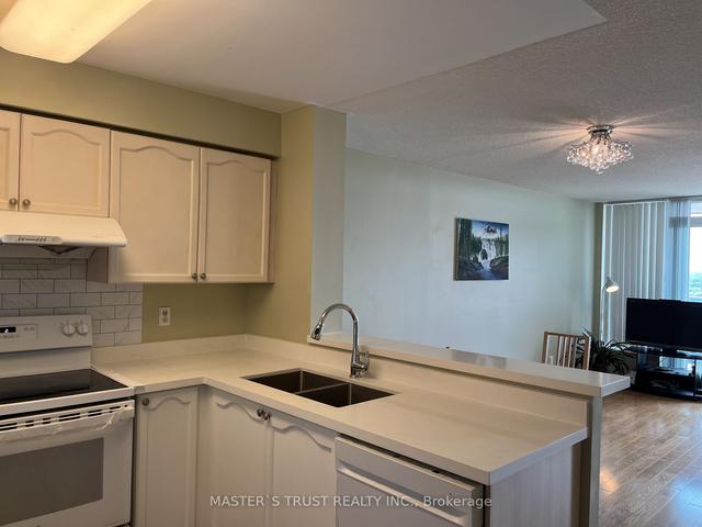 1608 - 2545 Erin Centre Blvd, Condo with 2 bedrooms, 2 bathrooms and 1 parking in Mississauga ON | Image 2