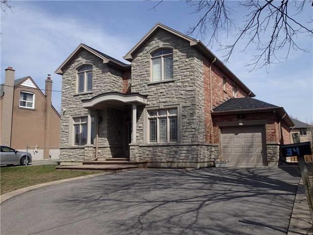 34 Yorkdale Cres, House detached with 4 bedrooms, 4 bathrooms and 3 parking in Toronto ON | Image 2