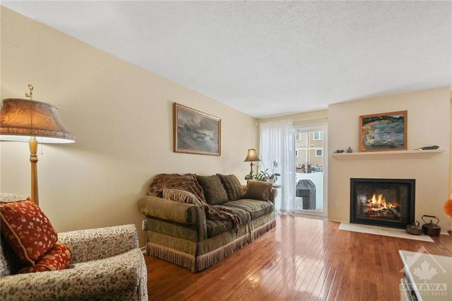 1884 Summerfields Crescent, Townhouse with 3 bedrooms, 3 bathrooms and 2 parking in Ottawa ON | Image 6
