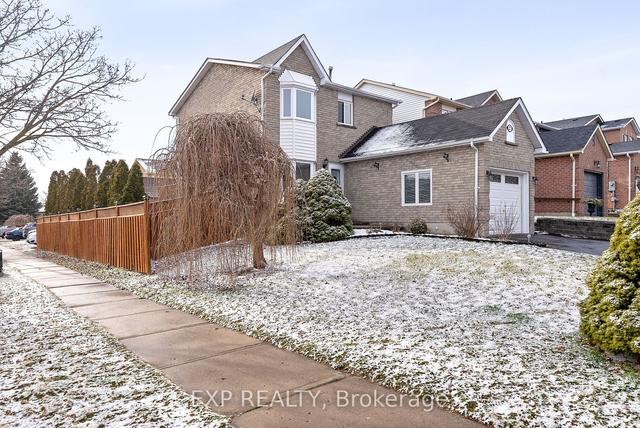 2 Elmeroy Crt, House attached with 3 bedrooms, 2 bathrooms and 5 parking in Whitby ON | Image 1