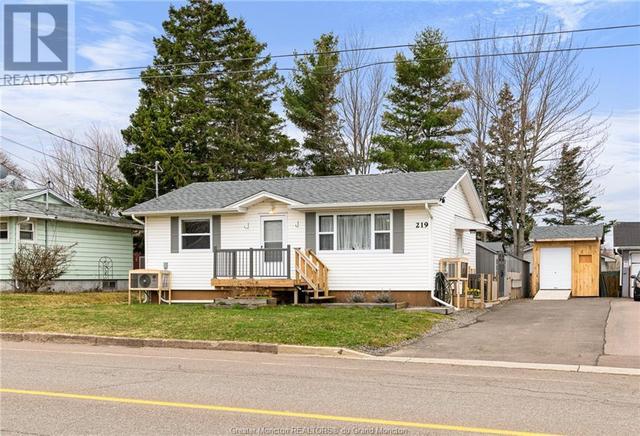 219 Buckingham Ave, House detached with 3 bedrooms, 1 bathrooms and null parking in Riverview NB | Image 1