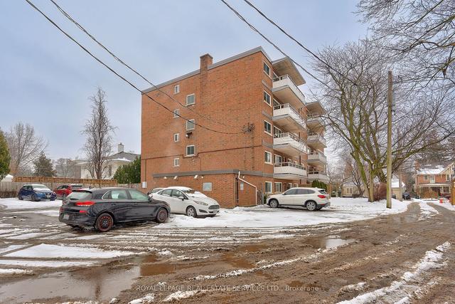 103 - 14 Norris Pl, Condo with 3 bedrooms, 2 bathrooms and 1 parking in St. Catharines ON | Image 12