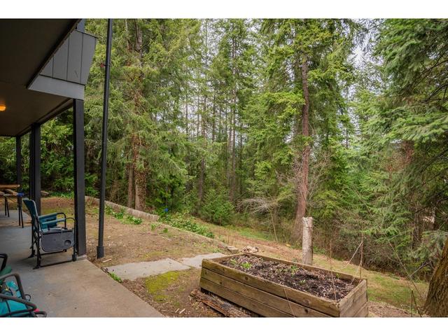 2184 Crestview Crescent, House detached with 5 bedrooms, 3 bathrooms and 4 parking in Castlegar BC | Image 19