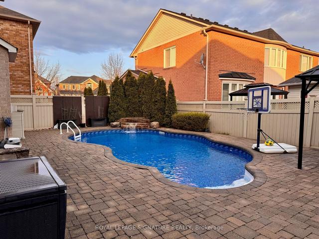 2236 Glazebrook Circ, House detached with 4 bedrooms, 3 bathrooms and 4 parking in Oakville ON | Image 35