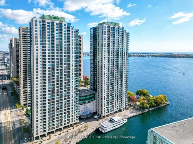 502 - 77 Harbour Sq, Condo with 2 bedrooms, 2 bathrooms and 1 parking in Toronto ON | Image 1
