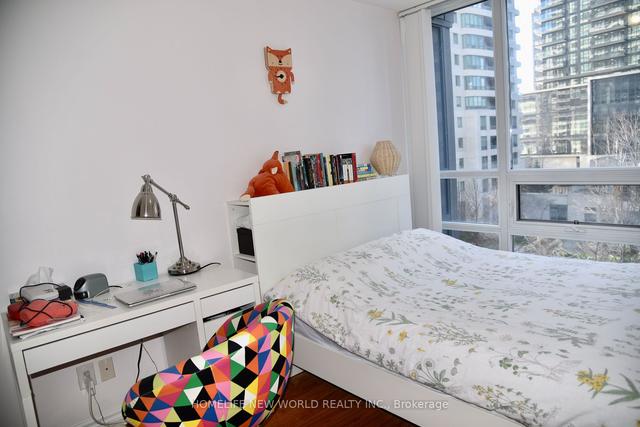 612 - 35 Hollywood Ave, Condo with 2 bedrooms, 2 bathrooms and 1 parking in Toronto ON | Image 2