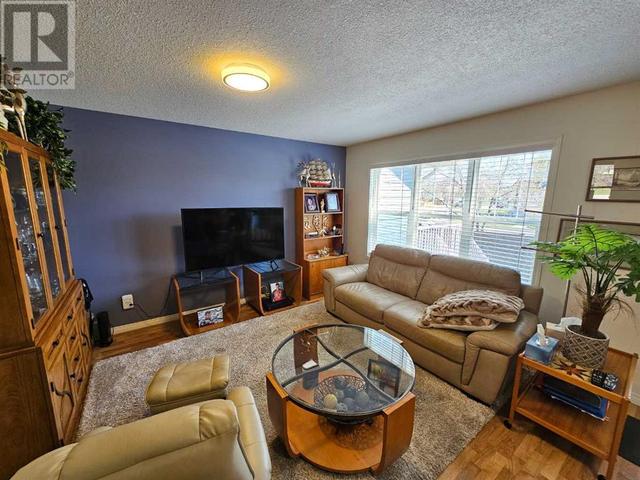 2, - 402 Couleecreek Boulevard S, House attached with 2 bedrooms, 2 bathrooms and 2 parking in Lethbridge AB | Image 9