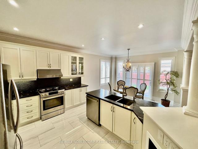2139 Helmsley Ave, House detached with 4 bedrooms, 4 bathrooms and 4 parking in Oakville ON | Image 6
