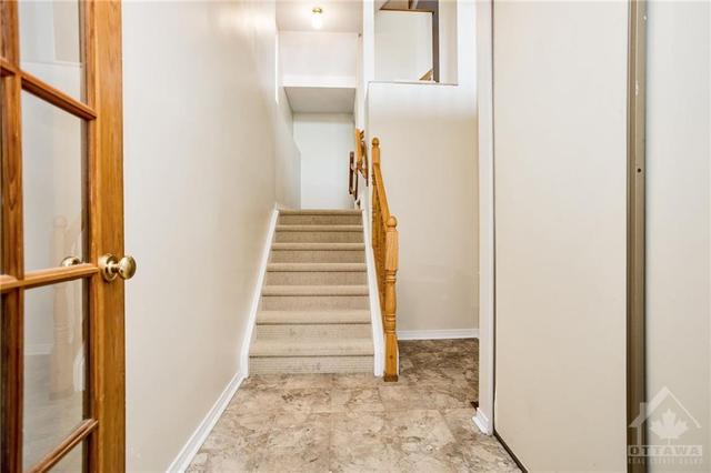 34 Huntview Private, Townhouse with 3 bedrooms, 4 bathrooms and 2 parking in Ottawa ON | Image 3