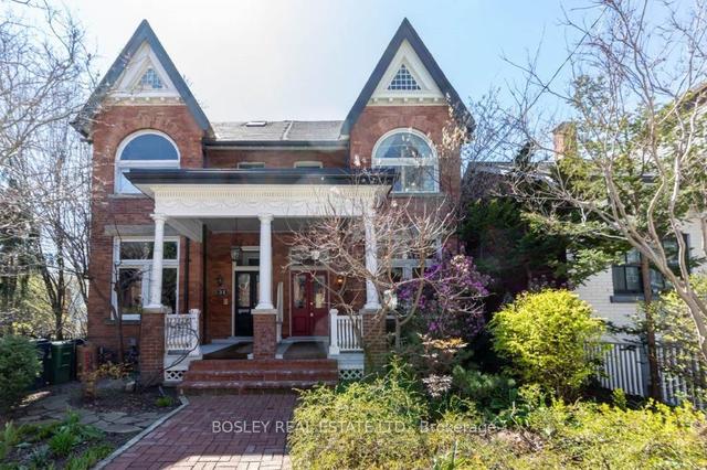 29 Spruce St, House semidetached with 3 bedrooms, 3 bathrooms and 1 parking in Toronto ON | Image 1