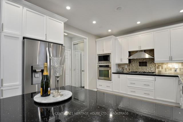 56 Henwood Dr, House detached with 4 bedrooms, 3 bathrooms and 6 parking in Cambridge ON | Image 3