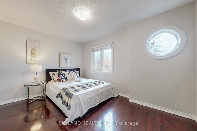 9 Magnotta Rd, House attached with 3 bedrooms, 4 bathrooms and 3 parking in Markham ON | Image 13