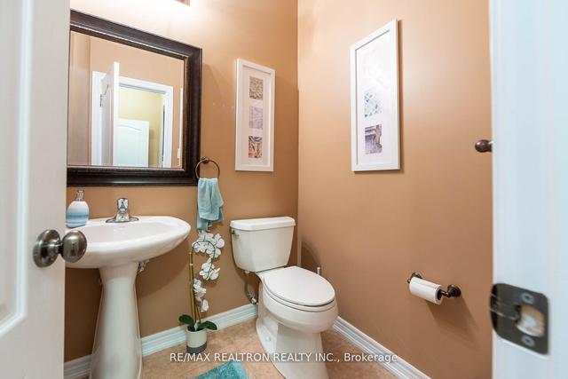 52 Acqua Dr, House detached with 3 bedrooms, 3 bathrooms and 6 parking in Vaughan ON | Image 5