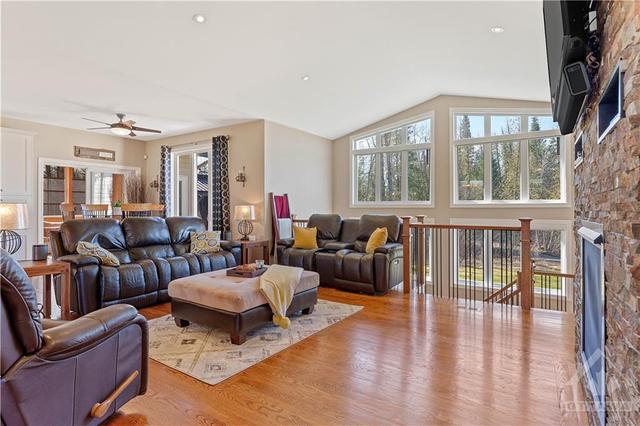 158 Wilbert Cox Drive, House detached with 4 bedrooms, 3 bathrooms and 8 parking in Ottawa ON | Image 15