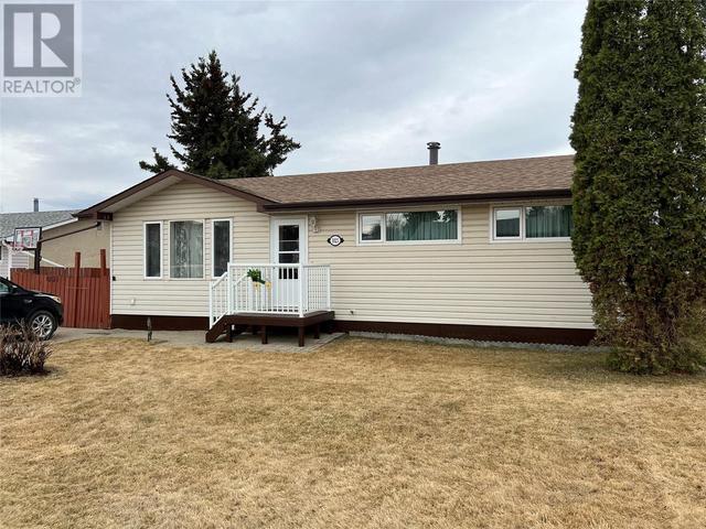 1021 Reasbeck Crescent, House detached with 3 bedrooms, 2 bathrooms and 2 parking in Dawson Creek BC | Image 1