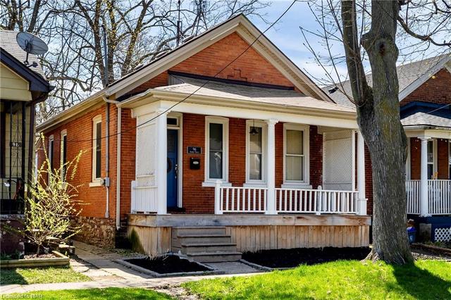 96 Albert Street, House detached with 2 bedrooms, 1 bathrooms and 3 parking in St. Catharines ON | Image 1