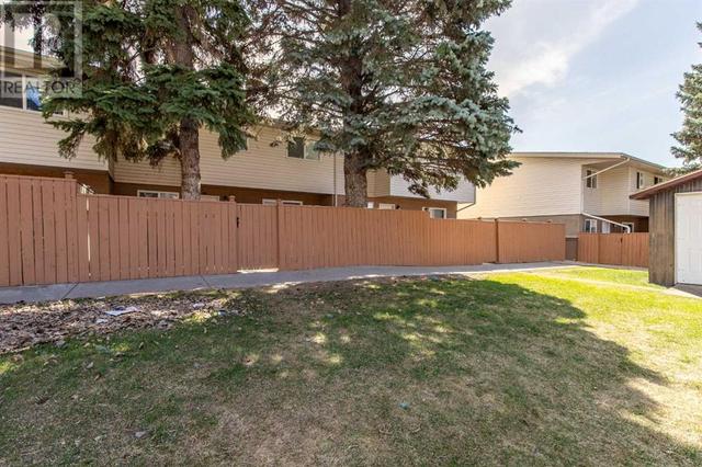 17, - 1915 18 Avenue N, House attached with 3 bedrooms, 1 bathrooms and 2 parking in Lethbridge AB | Image 7