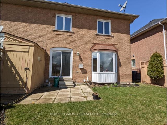220 Pressed Brick Dr, House attached with 3 bedrooms, 2 bathrooms and 2 parking in Brampton ON | Image 4
