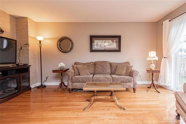 1787 D'amour Crescent, House detached with 3 bedrooms, 2 bathrooms and 5 parking in Ottawa ON | Image 8