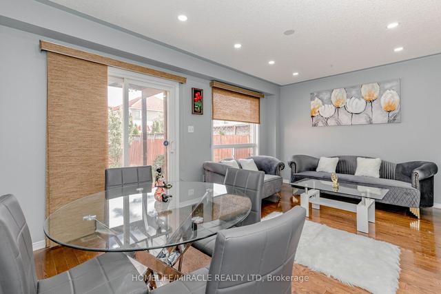 4 Vauxhall Cres E, House semidetached with 3 bedrooms, 3 bathrooms and 3 parking in Brampton ON | Image 10