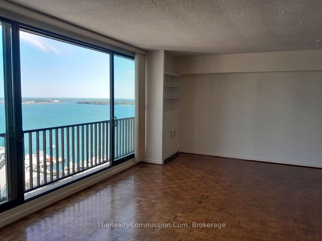 2037 - 33 Harbour Sq, Condo with 2 bedrooms, 2 bathrooms and 1 parking in Toronto ON | Image 28