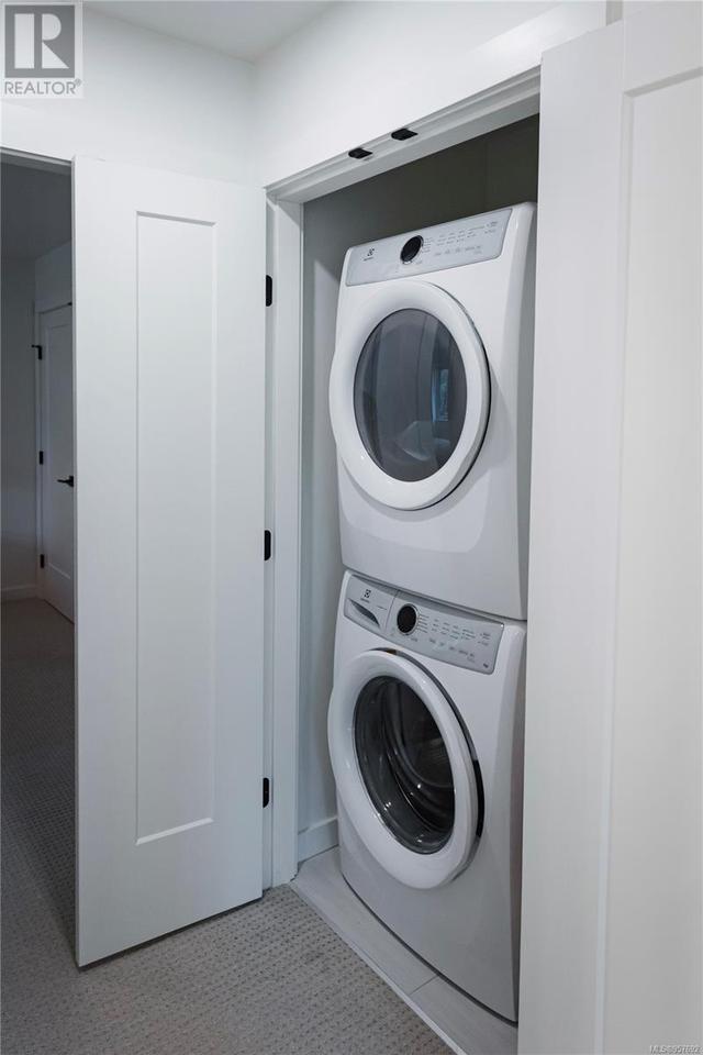 Second floor laundry | Image 44
