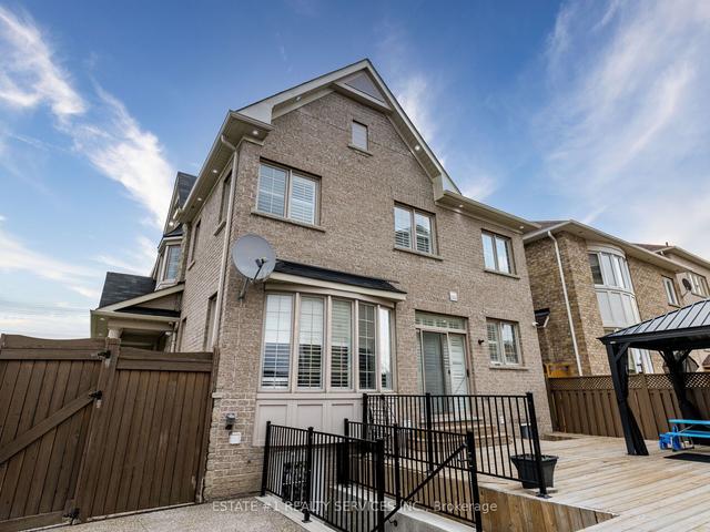 37 Young Dr, House detached with 4 bedrooms, 5 bathrooms and 6 parking in Brampton ON | Image 13