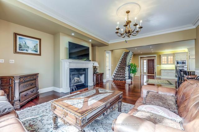 376 Lakeshore Rd W, House detached with 3 bedrooms, 4 bathrooms and 6 parking in Oakville ON | Image 4