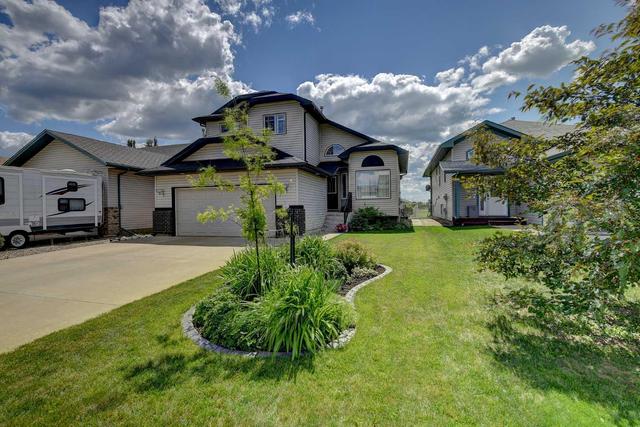 10741 72 Avenue, House detached with 4 bedrooms, 3 bathrooms and 4 parking in Grande Prairie AB | Image 3